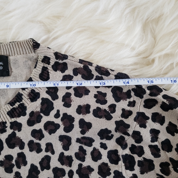 EUC August Silk Knits Leopard Print Cardigan 100% Silk Size M - Picture 9 of 11